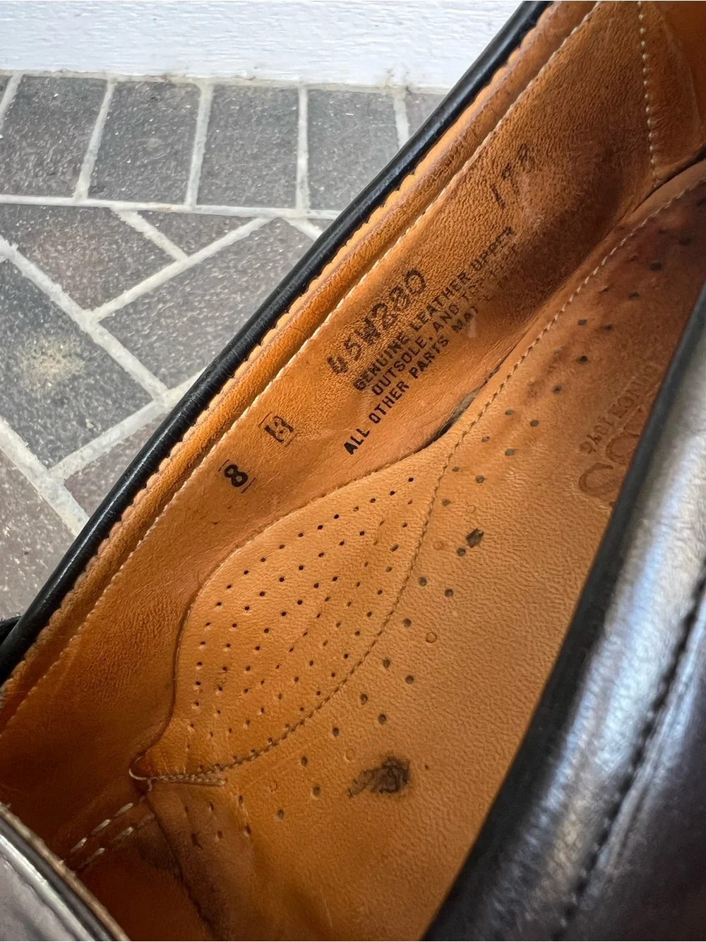 Men’s 8 G.H. Bass & Co. Black Leather Loafers